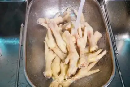 Make Sour chicken claws step 1
