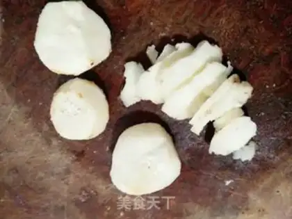 Make Apricot mushroom soup step 1