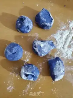 Make The blue chrysanthemum step 5