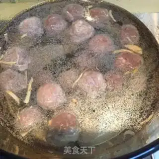 Make Mushroom beefball soup step 4