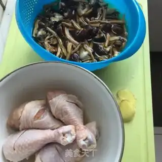 Make Two mushrooms burning chicken legs step 0