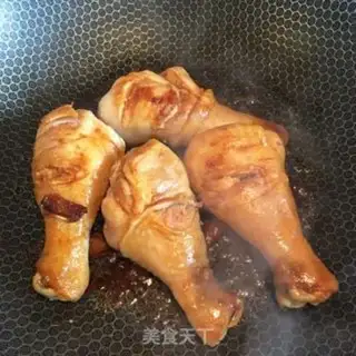 Make Two mushrooms burning chicken legs step 3