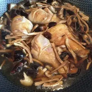 Make Two mushrooms burning chicken legs step 4