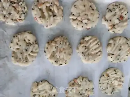 Make Black sesame peanut peaches step 5