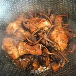 Make Two mushrooms burning chicken legs step 6