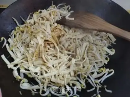 Make Jealousy bean sprouts step 7
