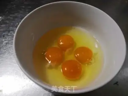 Make Spicy egg buns step 2