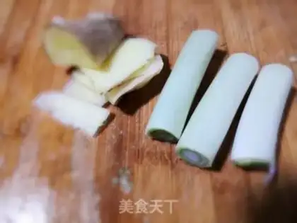 Make Spicy egg buns step 3