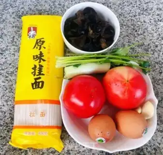 Make Eggs and tomatoes step 0