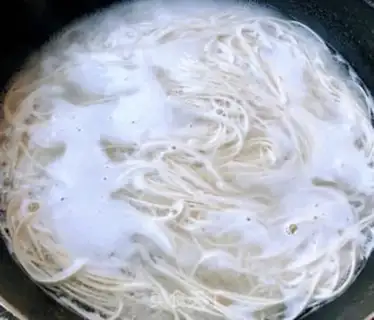 Make Eggs and tomatoes step 2