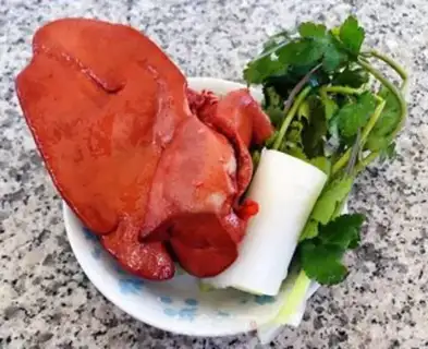 Make Pork liver spinach soup step 1