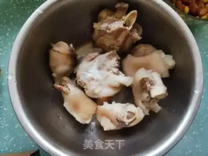 Make Flaming mushroom soy-cup pig hoof step 4
