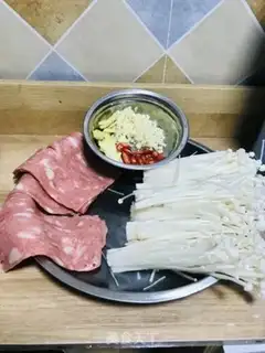 Make Gin and mushroom bacon rolls step 1