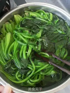 Make Spinach fried eggs step 0