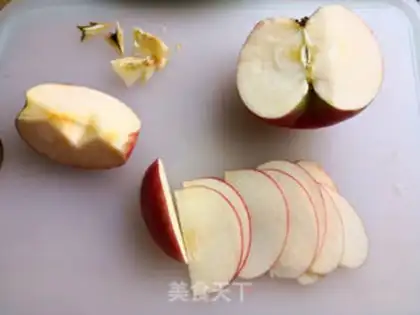 Make Apple roses step 1