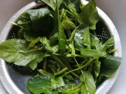 Make Handy spinach noodles step 0