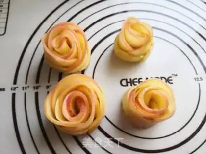 Make Apple roses step 5