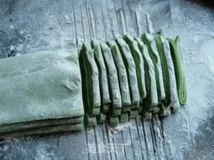 Make Handy spinach noodles step 6