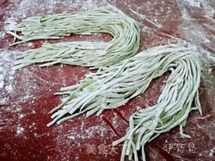 Make Handy spinach noodles step 8