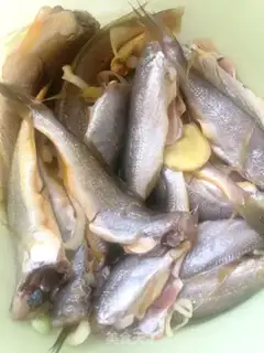 Make Dried and fried yellowfish step 0