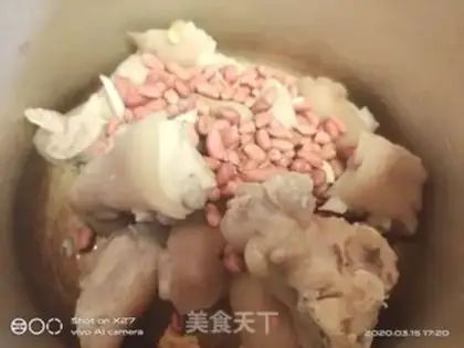 Make Peanut stew pig feet step 2