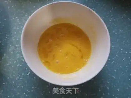 Make Soy sauce and egg fried rice step 1