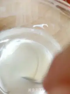 Make Red Strawberry Hand, yogurt step 2