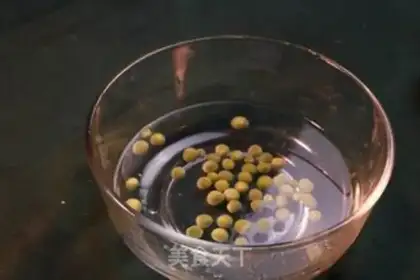 Make Pineapple rice step 1