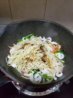 Make Seafood noodles step 7