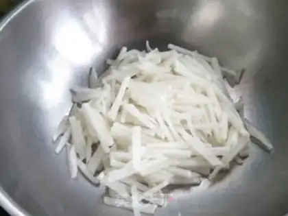 Make A white radish and a sledge step 3
