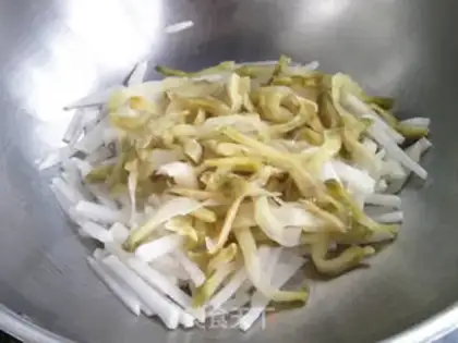 Make A white radish and a sledge step 4