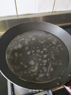 Make Egg soup step 1