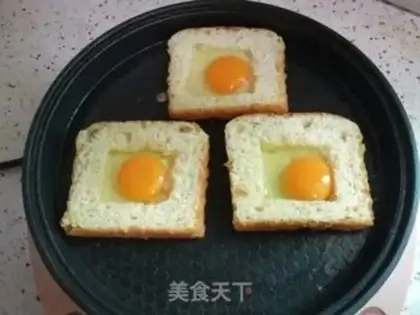 Make Toast eggs step 2