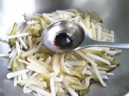 Make A white radish and a sledge step 6