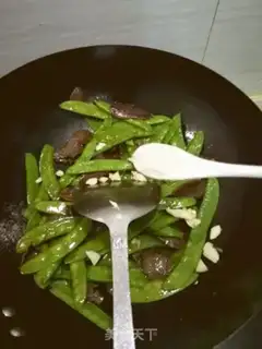 Make Salt beef fried Dutch beans step 3