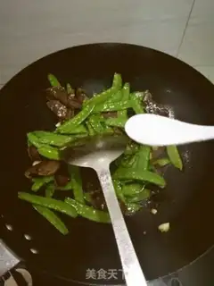 Make Salt beef fried Dutch beans step 4