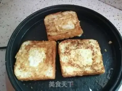 Make Toast eggs step 4