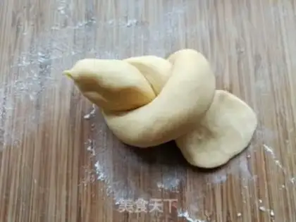 Make Red potato bird buns step 5