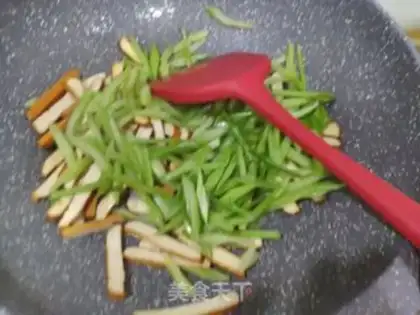 Make Celery fried beans step 4