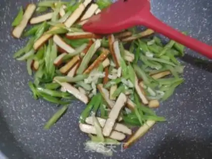 Make Celery fried beans step 6