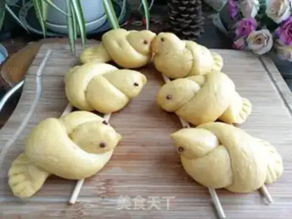 Make Red potato bird buns step 9