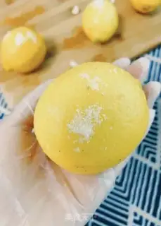 Make Homemade honey lemonade step 1