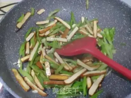 Make Celery fried beans step 7