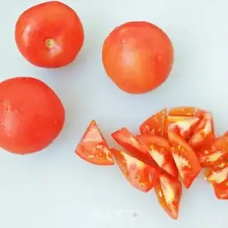 Make Tomato fried eggs step 4