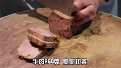 Make Scratches of garlic beef step 1