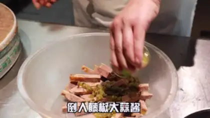 Make Scratches of garlic beef step 2