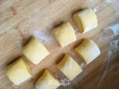Make Pumpkin rose roll step 2
