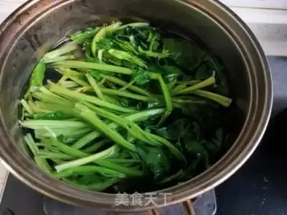 Make Emerald white mushroom soup step 1