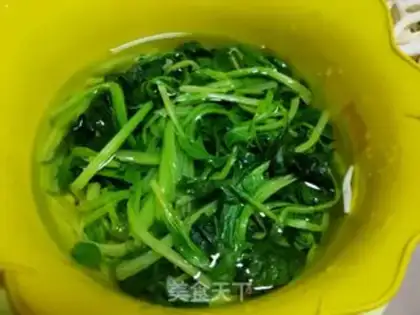 Make Emerald white mushroom soup step 2
