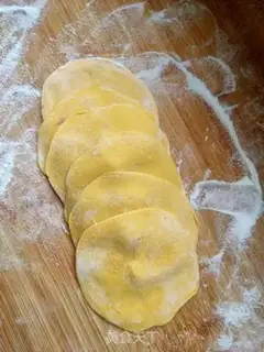 Make Pumpkin rose roll step 4